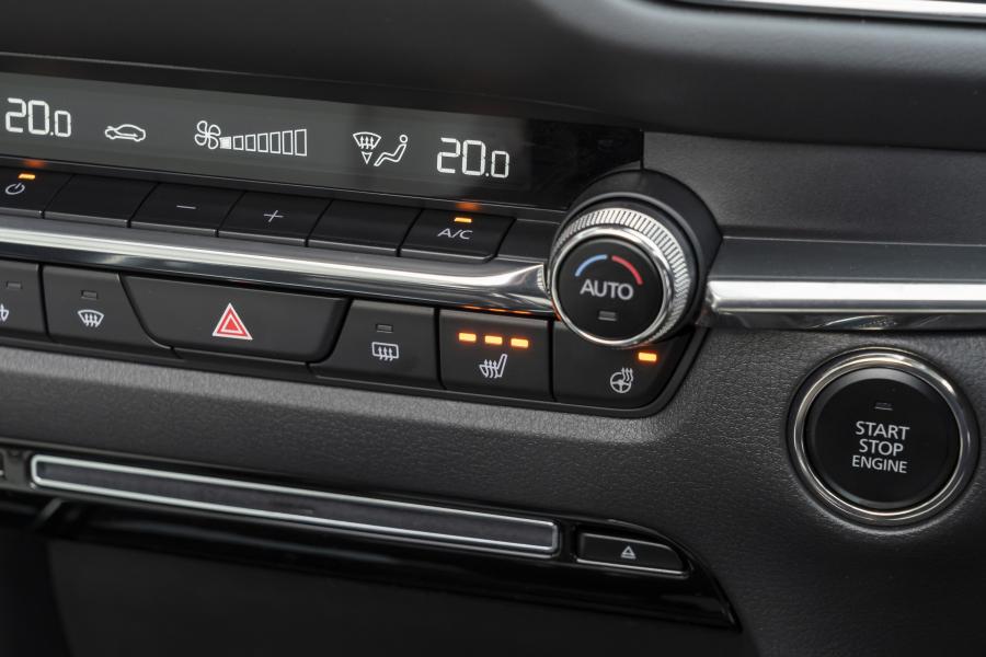Детали интерьера Mazda CX-30 Skyactiv-X 2019 года  (UK) (фото 80 из 82)